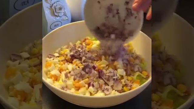 САЛАТИК С ТУНЦОМ И ПЕКИНСКОЙ КАПУСТОЙ