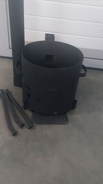 Печь с трубой и съемными ножками