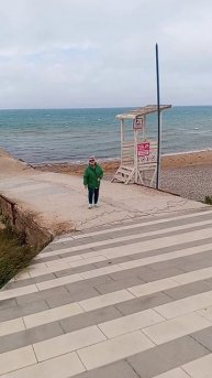 Сильный ветер . Запуталась в проводе ☺️
