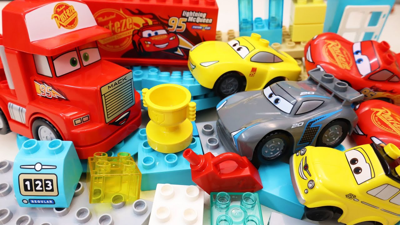 Видео для детей. Играем и собираем конструктор и мультика. Конструктор машинки и игры. Детям