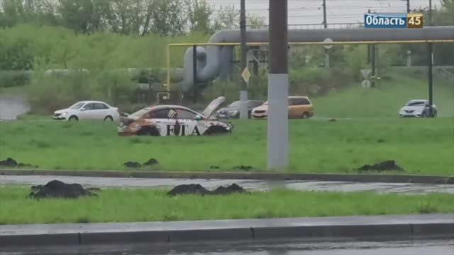 Водитель иномарки устроил крупное ДТП и угодил в больницу