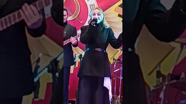Казак поет Полина Перцева группа еще не вечер 9 мая 2025 г в Арзамасе.От Нины Филиппович
