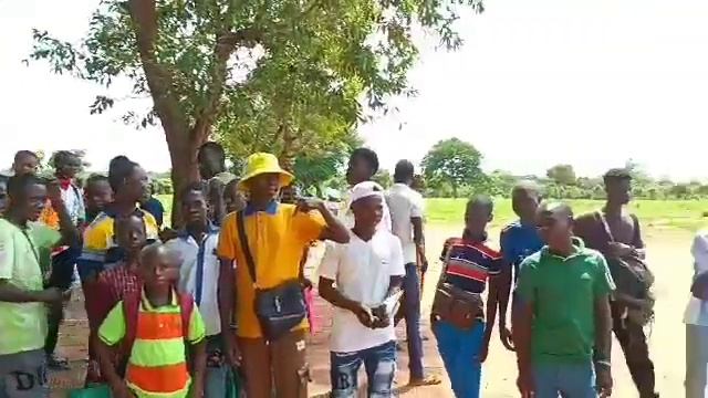 В Баоро в ЦАР инструкторы ЧВК "Вагнер" совместно с представителями властей встретились с местной дет