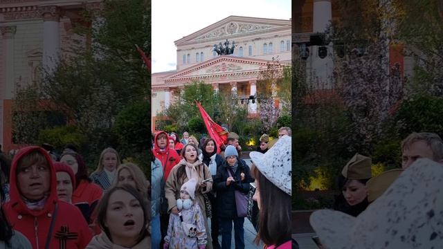 Так люди праздновали 9 мая 2025. На центральных улицах Москвы и в метро поют и танцуют 🇷🇺  #деньпо