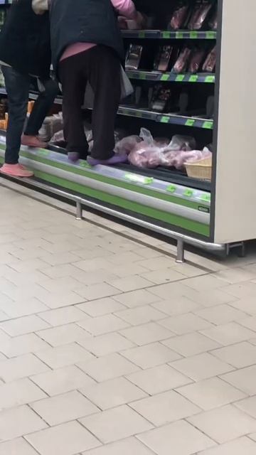 Евроопт и грязные ноги. #магазин #продукты #продавец #г?