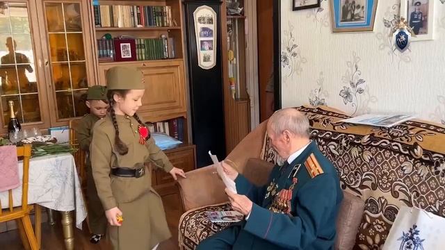 В Уфе сотрудники СУ СК России по Республике Башкортостан поздравили ветерана