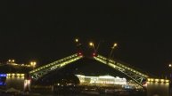 Развод мостов в Санкт-Петербурге (ну а где же ещё?)