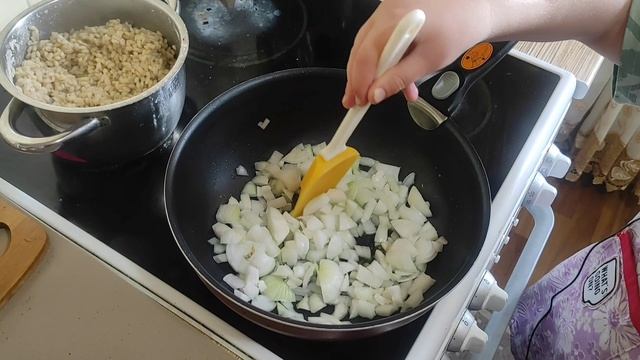 Перловка по армейски. Пальчики оближешь. Подпишитесь и поставьте лайк.