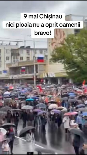 🔴 9 mai în Tiraspol. Bravo oamenii, nici ploaia nu ia oprit. #moldova #chisinau