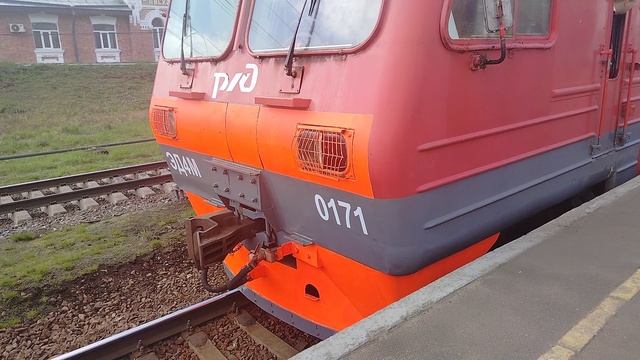 Электропоезд ЭД4М-0171 Сообщением С.Петербург-Невская Дубровка Отправляется с платформы Пискарёвка