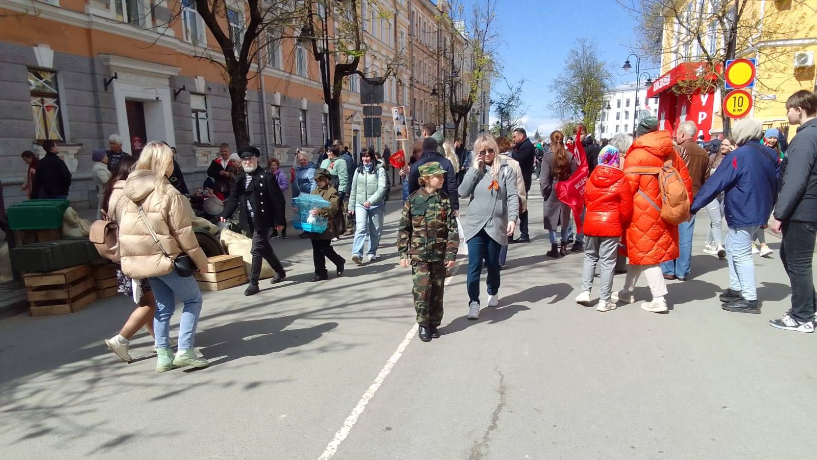 Псков 09.05.25 Улица Ленина. Праздник реконструкция.