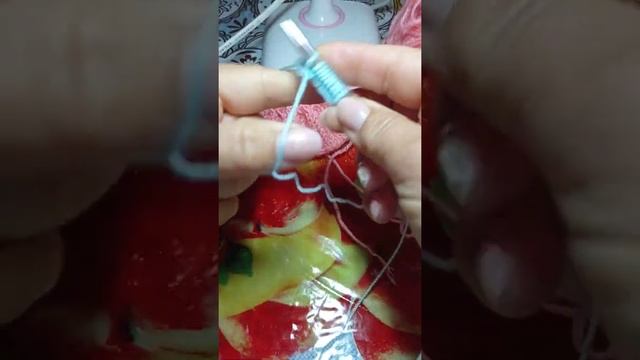Вяжем рюшечки с низа изделия спицами