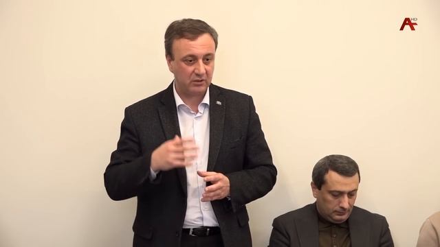 Прошло заседание сессии парламента. На повестке дня б?