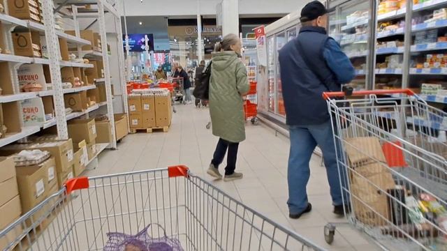Зеленопарк. Ашан. Съездил с Мамой в магазин. Надо было дозакупить продуктов перед праздником.