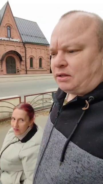 Гуляем по Гусю, холодина🥶 Купили Кате рыбку, через полчаса идём в салон