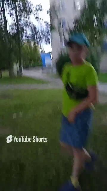 Я залезаю на дерево #Shorts #трюки