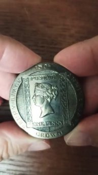 Острова Мэн 1 крона 1990.г юбилейная 150 лет первой почтов?