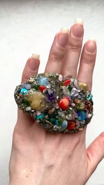 Кастет с азуритом, аквамарином, аметистом, бирюзой, го?