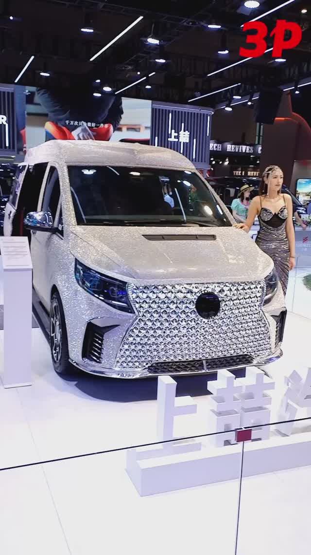 Mercedes в стразах - это Mansory в Шанхае #shorts #mercedes #mansory #зарулем