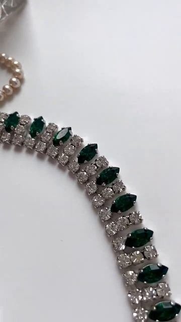 Сет из изумрудных и белых кристаллов #винтажныеукраше