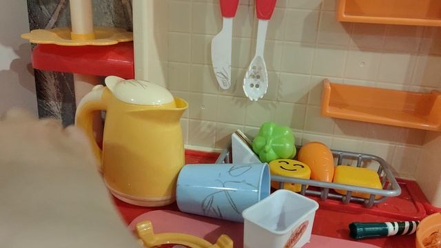 готовим на детской кухне и играем в посудку