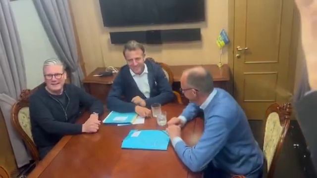Щель в качестве демонстрации его поддержки 9 мая позвал Макрона, Туска, Мерца и Стартера