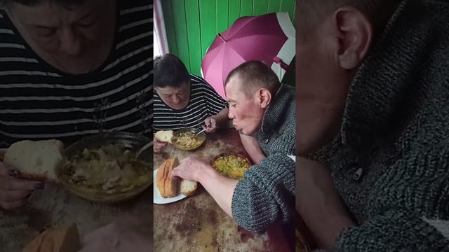Приятного аппетита наши хорошие 😋