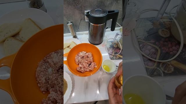 🧑🍳🧑🍳🧑🍳 Рубленные котлеты из куриной грудки и фарша + овощи тушёные!

Ингредиенты:
🔻 Грудк