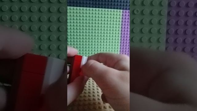 кровать и стол из Лего