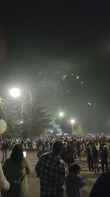 Салют в честь Дня Победы в городе Алтай 9 мая 2025