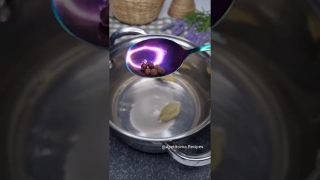 Маринованный редис с огурцом.