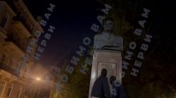 Вандалы в ночь на 9 мая в Одессе сорвали табличку на памятнике советскому маршалу Малиновскому !!!