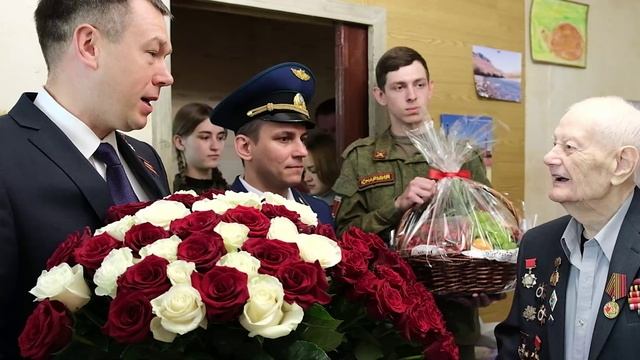 Константин Кравцов поздравил с Днем Победы и вручил знаки Почетных граждан Лыткарино ветеранам ВОВ