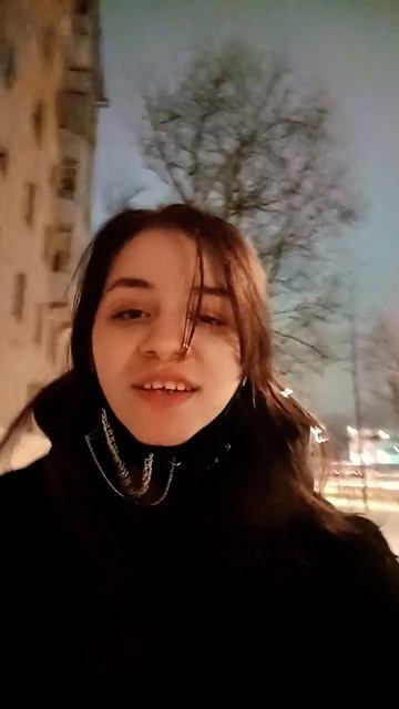 Это я уставшая иду домой, зная, что завтра может быть х?