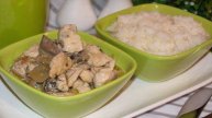 Куриное филе со сметано-грибной подливкой