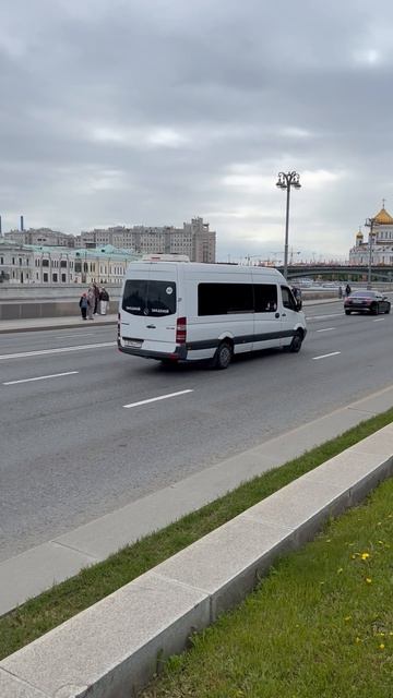 09-05-2025. Кортеж возле Кремлевской стены. Вьетнам.