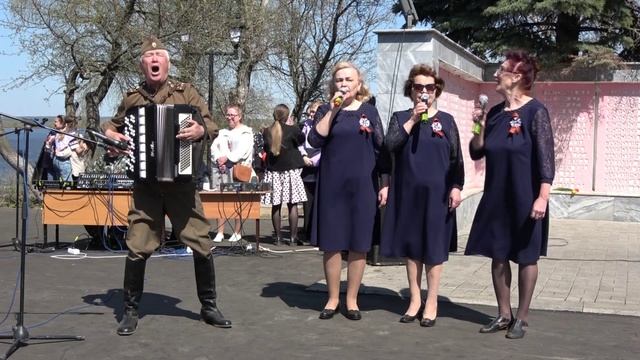 Ехал я из Берлина песня аккомпаниатор Николай Матвеев День Победы Козловка 2022