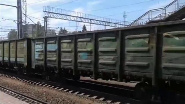 электровоз вл80к-286 с грузовым поездом на станции саратов-1
