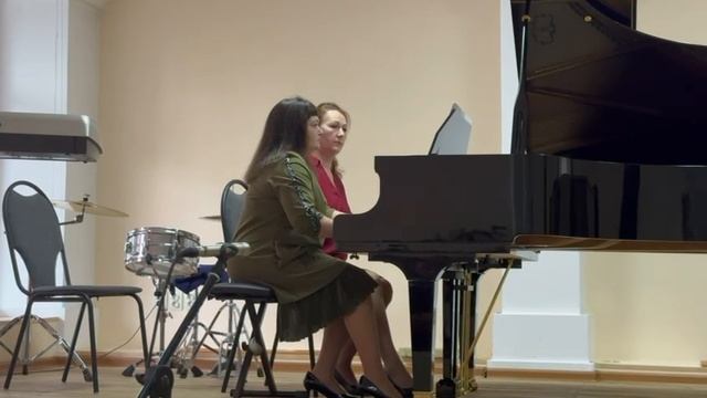 Г.Огородникова Попурри на темы военных песен