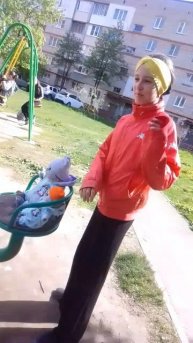 Дети с капибарами катаются на карусели 😚☺️