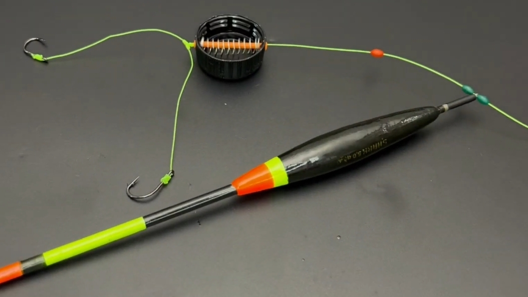 ПОПЛАВОК С КОРМУШКОЙ! ВСЕ ГЕНИАЛЬНО ПРОСТО! Самоделка для рыбалки! 🐠