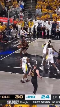 Darius Garland with eyes everywhere