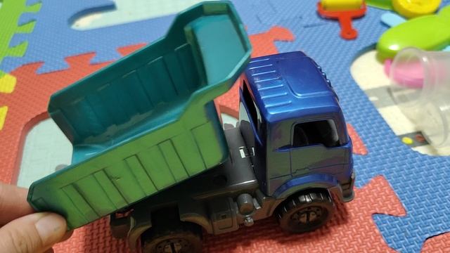 играем в детскую машинку