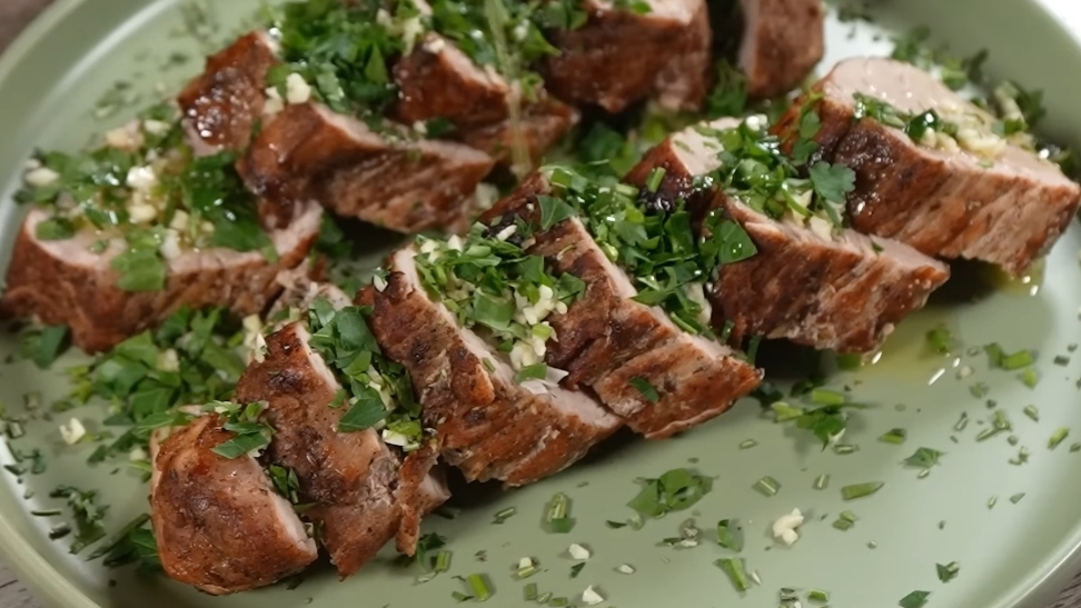 Сочное свиное филе для вкусного обеда или ужина! Как приготовить свиное филе нежно и вкусно!