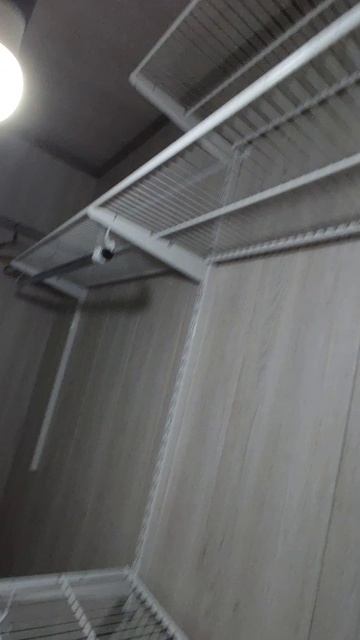 Лайфхак с плинтусом. Если не принципиально, то это практично. Забабахал  плинтус на потолок