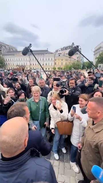 10-05-2025 Киев. Макрон и Зеленский ходят по центру🤡🤡🤡