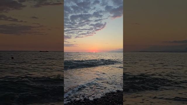 Красивый закат на море