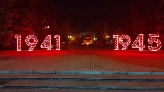 📆  Декорации сейчас на площади Ленина в Макеевке 🧧