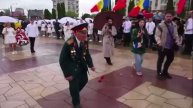 100-летний ветеран Великой Отечественной Василий Литвинов промаршировал по Кишиневу