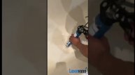Установка акрилового вкладыша в ванну